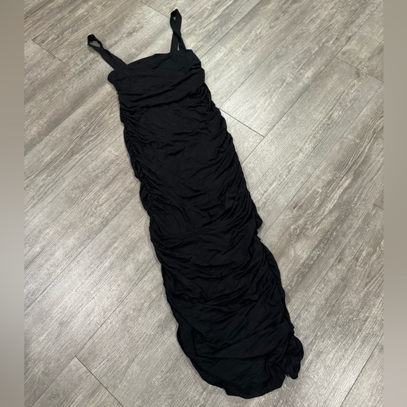 GOOD AMERICAN ruched sleeveless maxi dress 🖤 - Picture 9 of 15